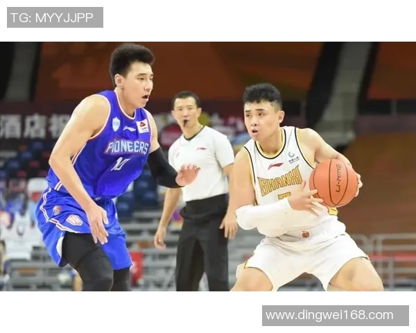 上海篮球队的控制体系与战术解析:提升团队协作与比赛效率的关键策略 上海篮球队的控制体系与战术解析:提升团队协作与比赛效率的关键策略