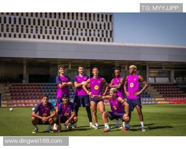 五个兄弟携手共创足球传奇梦想展现足球明星风采与团队精神